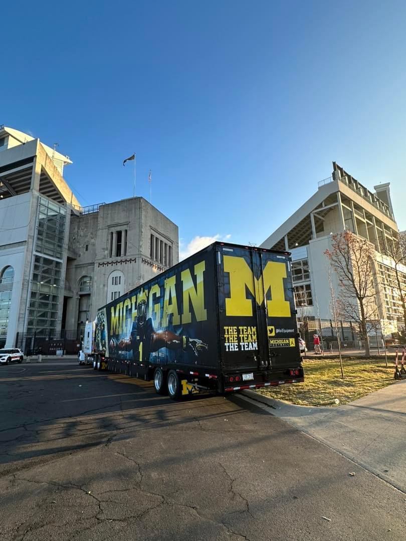buckeyenichole's tweet photo. Nice parking, fuckface. https://t.co/omf0uxosHJ