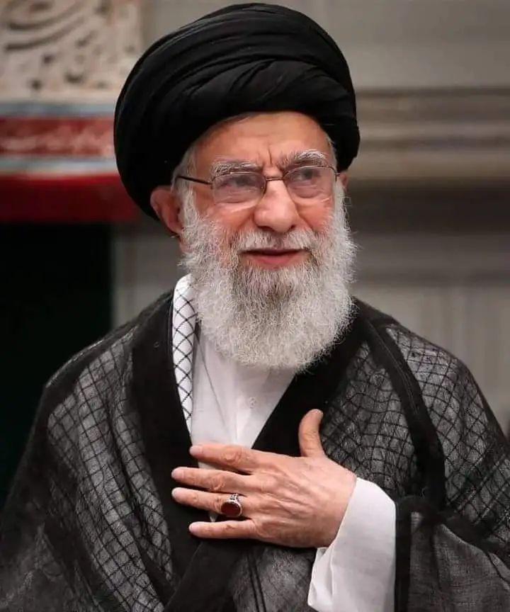 التعبوي لا يعرف اليأس والكلل وقوات التعبئة كانت تدخل بشجاعة ولا تهاب العدو ولا تمنحه فرصة التحرك .. 

الإمام الخامنئي 

#انا_تعبوي