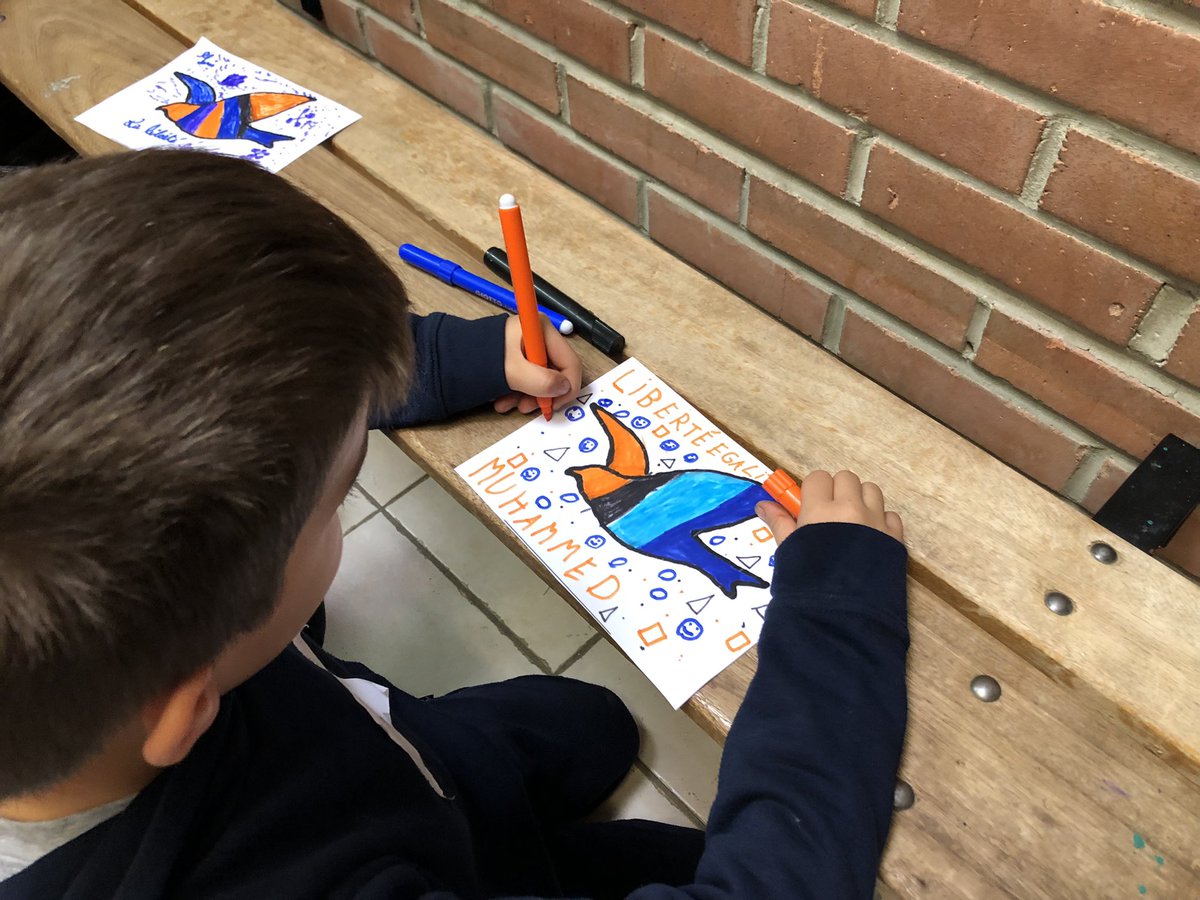 USEP62's tweet photo. #RencontreUSEP #RandonneedesDroistdelEnfant #USEPHTS #Laïcité En complément de la rando les enfants vivent une demi-journée d’activités sportifs coopératifs sur lesquels ils sont amenés à faire des choix. Objectif #VIVREensemble..#LIBREensemble Ramener le plus de jetons liberté ! https://t.co/Duw1A7dY1f