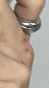 onemin017's tweet photo. 손에 뭐야?ㅜㅜ https://t.co/W33EYkxjzP