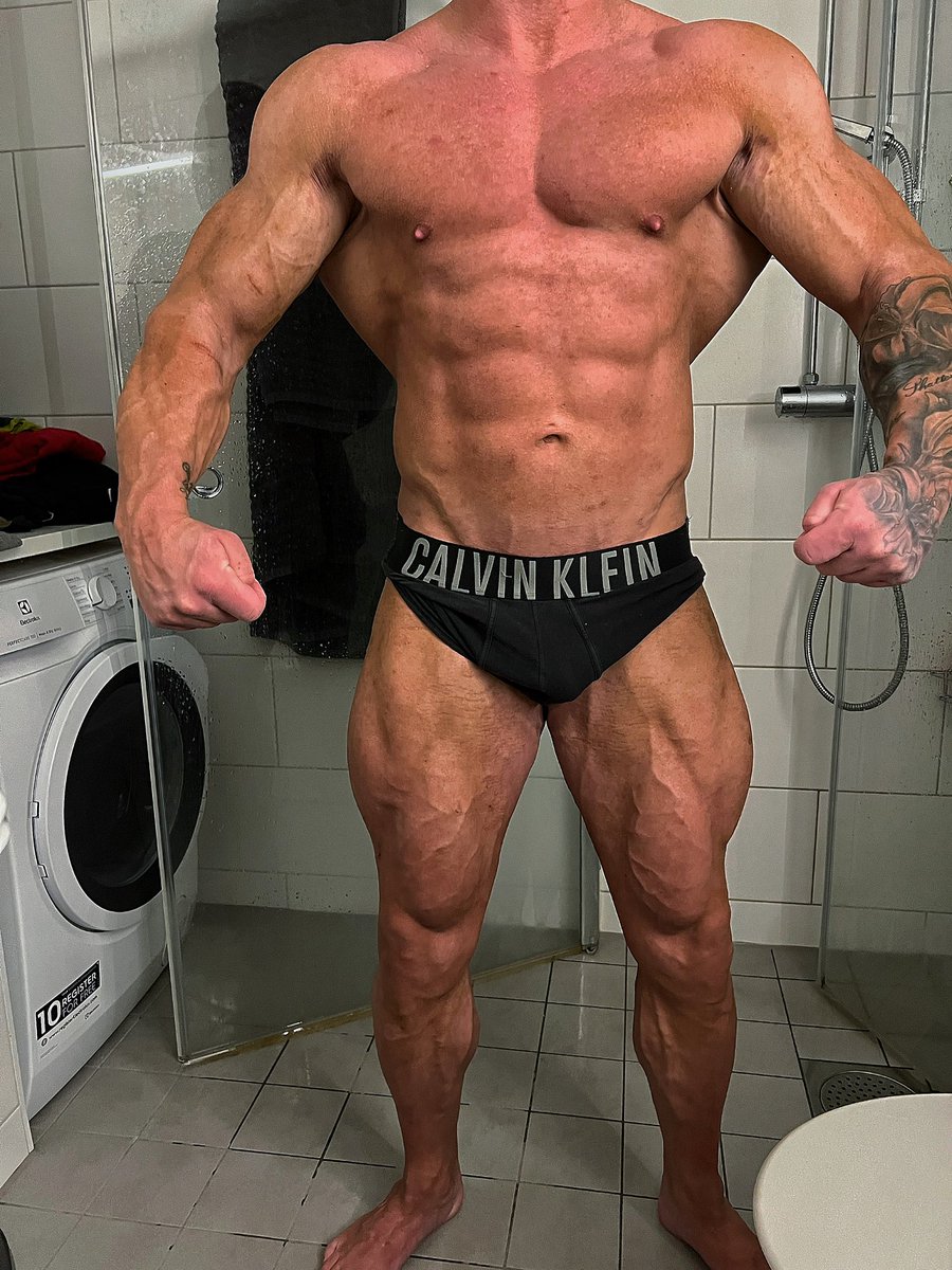 JakeFlexx's tweet photo. Big and hard 😈 https://t.co/Z2Lr9ruM6M