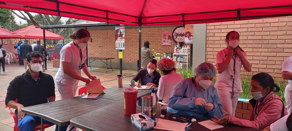SolidarityColo1's tweet photo. #Conocernos y #reencontrarnos para motivarnos, reflexionar sobre lo que hacemos a diario, compartir saberes #Festival #LaGaitana @Bogota #SaludPreventivaYPredictiva #JuntosCuidamosBogota
✔️Tamizaje cardiovascular
✔️Peso y talla
✔️Asistencia medica 👇 https://t.co/IBVOWs5hHy
