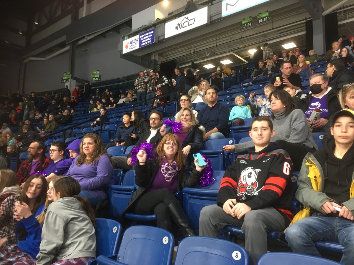 BirchwayNiagara's tweet photo. Congratulations to the @OHLIceDogs on their exciting win against the Barrie Colts last night! Women's Place staff, volunteers and supporters were excited to cheer you on as you help to raise awareness during the 16 Days of Activism! https://t.co/WTkcUfMx4Q
#TeamUp4Equality https://t.co/YiM46IxfSV