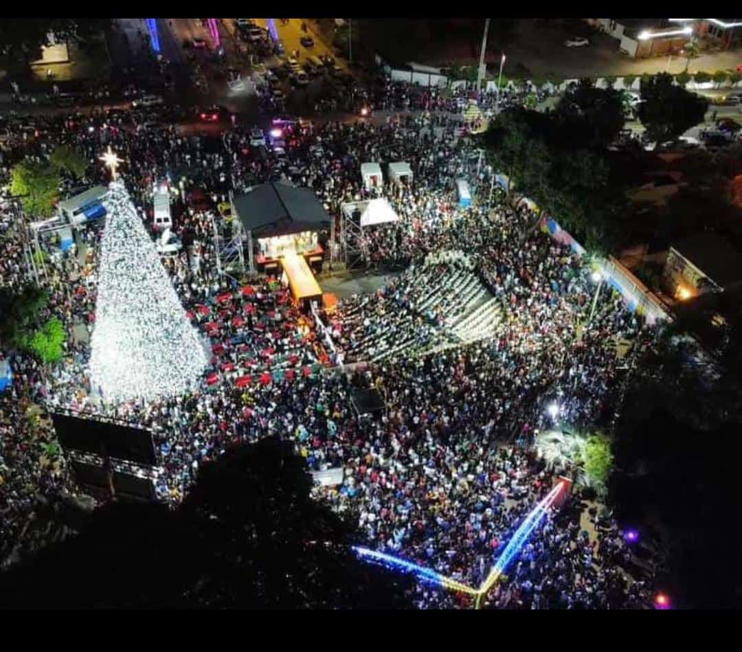 26nov | Gracias a nuestra Gobernadora @karinacarpioaragua y nuestro alcalde <a href="/juancarlospsuv/">Juan Carlos Sanchez</a>  el Municipio José Félix Ribas Brilla y resplandece en esta Navidad.

Feliz Navidad 🎁🌠✨🎇🌲

#FelizSabado #PazDiálogoYUnión

<a href="/nicolasmaduro/">Nicolás Maduro</a> 
@karinacarpioaragua 
<a href="/juancarlospsuv/">Juan Carlos Sanchez</a>