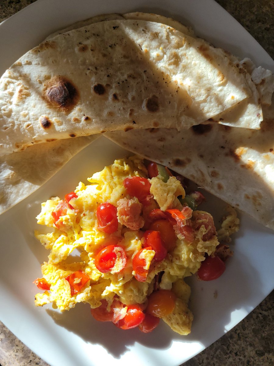 What do you like having for breakfast?
Love adding fresh cherry #tomatoes to my scrambled #eggs. Served with soft tortillas and #breakfast is ready. #foodexplora #blog 
.