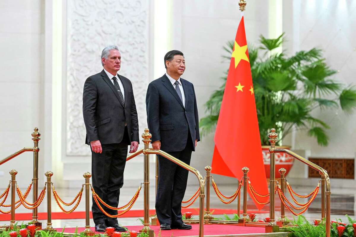 Cuba’s President @DiazCanelB ended his global tour with a remarkable meeting with Xi Jinping. Cuba & China are advancing together as comrades & partners in strategic coordination in a moment of fast & deep changes in the world. 

China also expressed its solidarity to Cuba: 1/2