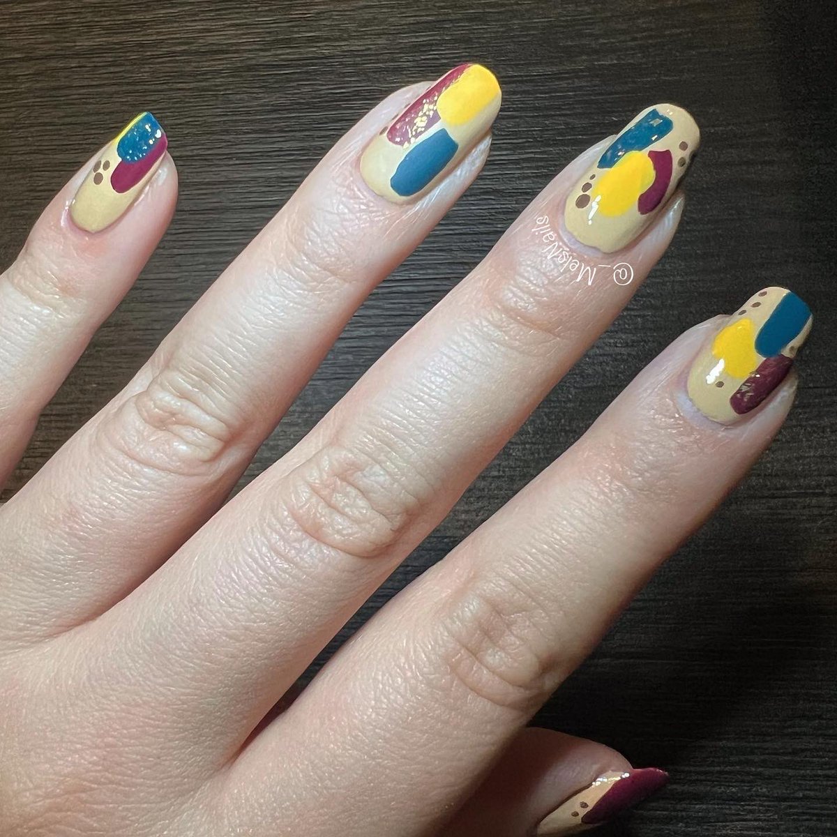 _MelsNails's tweet photo. An abstract fall look ๐๐
๐ป @nailogical
@holotaco #SeeYallLaterChai #BringMeTheTeal #ImOverBrew #ButterscotchHop #MagicalMustache #SuperGlossyTaco #MatteTaco
#HoloTaco #melsnails #PaintWithSimply #NailArt https://t.co/o2omxoMJ92