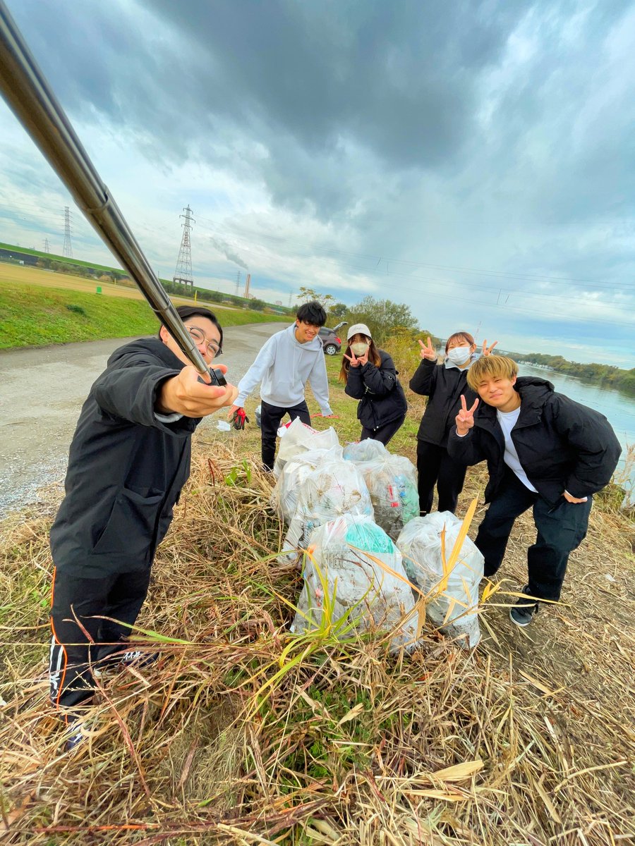 Cleaners0801's tweet photo. 今日は突然ゴミを拾うことになり
荒川上流の方でゴミを拾いました！

ゴミはどんどん溜まるのに
拾う人がおらず、溜まってばかり
想像以上のゴミ量に驚きました

今回は国土交通省荒川上流河川事務所様の方で回収していただけるとのことで、ほんとにありがたいです！

今後もどんどん拾っていきます！ https://t.co/itzxuk59Tl