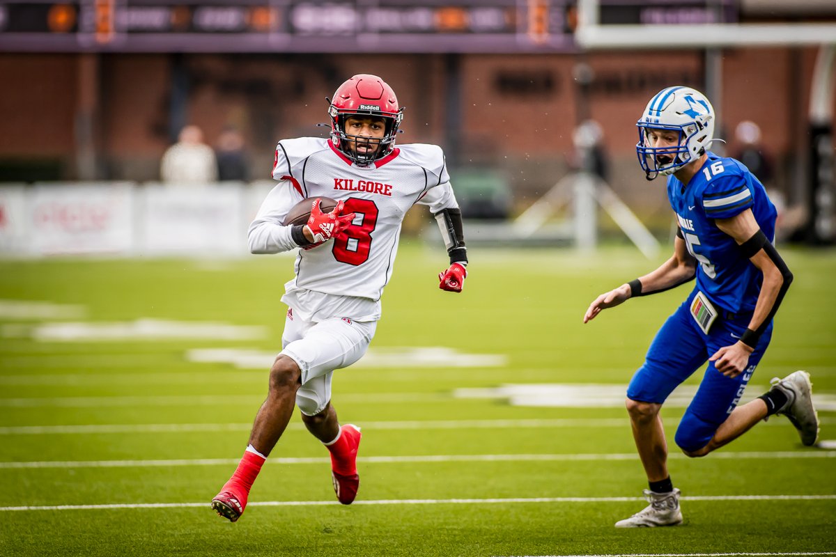 Kilgore Bulldogs roll past district rival Lindale, 63-37‼️🏈📸


Next up Region III Finals 
Kilgore 🆚 Chapel Hill
At 7pm Dec. 2 Christus TMF Rose Stadium in Tyler.

#TXHSFB #TexasFootball #DCTF <a href="/dctf/">Dave Campbell's — TexasFootball.com</a> <a href="/etfinalscore/">Tyler Paper Sports</a> <a href="/TXHSFB/">txhsfb(Tony Blalock)</a>