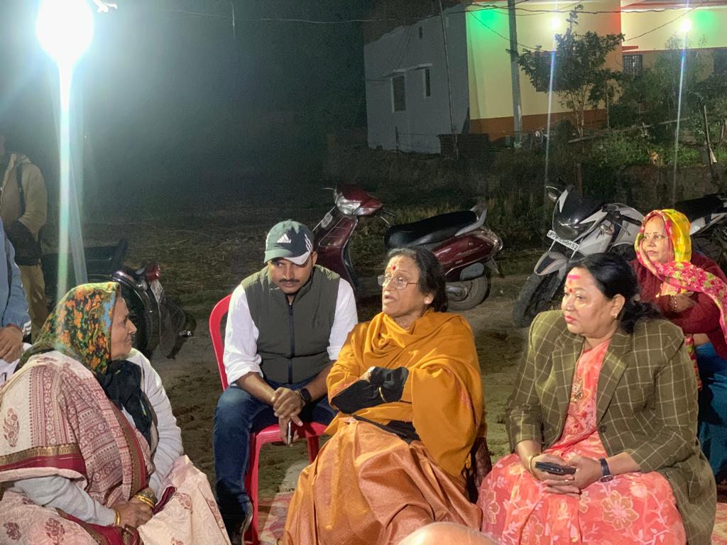 sumansharmasp's tweet photo. उत्तर प्रदेश माध्यमिक शिक्षक संघ के प्रदेश कार्यकारिणी सदस्य शिक्षक नेता हम सब के संरक्षक आदरणीय बाबूजी पंडित महेश दत्त शर्मा जी के तेरहवीं कार्यक्रम में उपस्थित होकर उन्हें श्रद्धा सुमन अर्पित किया। https://t.co/Bz0o4PXnoV