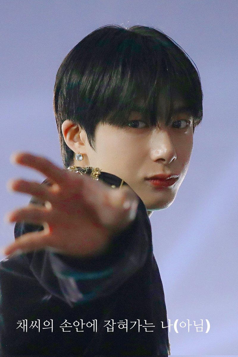 eyes_of_hw's tweet photo. 221126 #몬스타엑스 #형원

채씨와의 인사.. https://t.co/oz7tQ7UFSC
