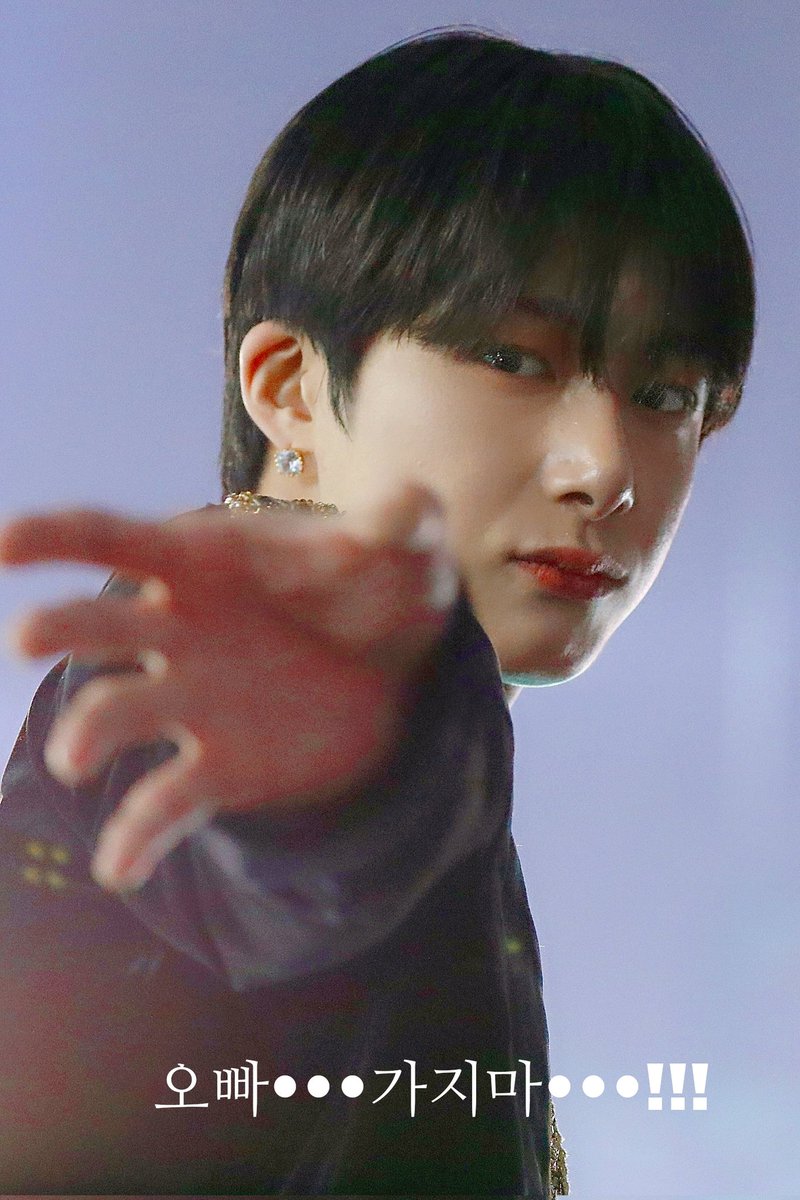 eyes_of_hw's tweet photo. 221126 #몬스타엑스 #형원

채씨와의 인사.. https://t.co/oz7tQ7UFSC