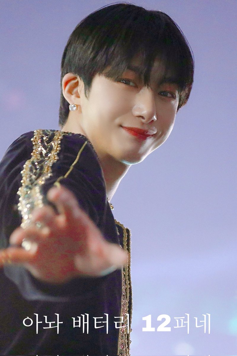 eyes_of_hw's tweet photo. 221126 #몬스타엑스 #형원

채씨와의 인사.. https://t.co/oz7tQ7UFSC