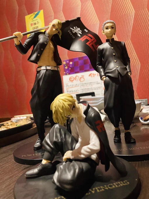 千冬、ドラケン、三ツ谷が揃うという面白い展開になったんだけど、ドラケンめちゃくちや迫力とデカさがあって良い。くぅ、マイキーとタケミっちも揃えたくなる 