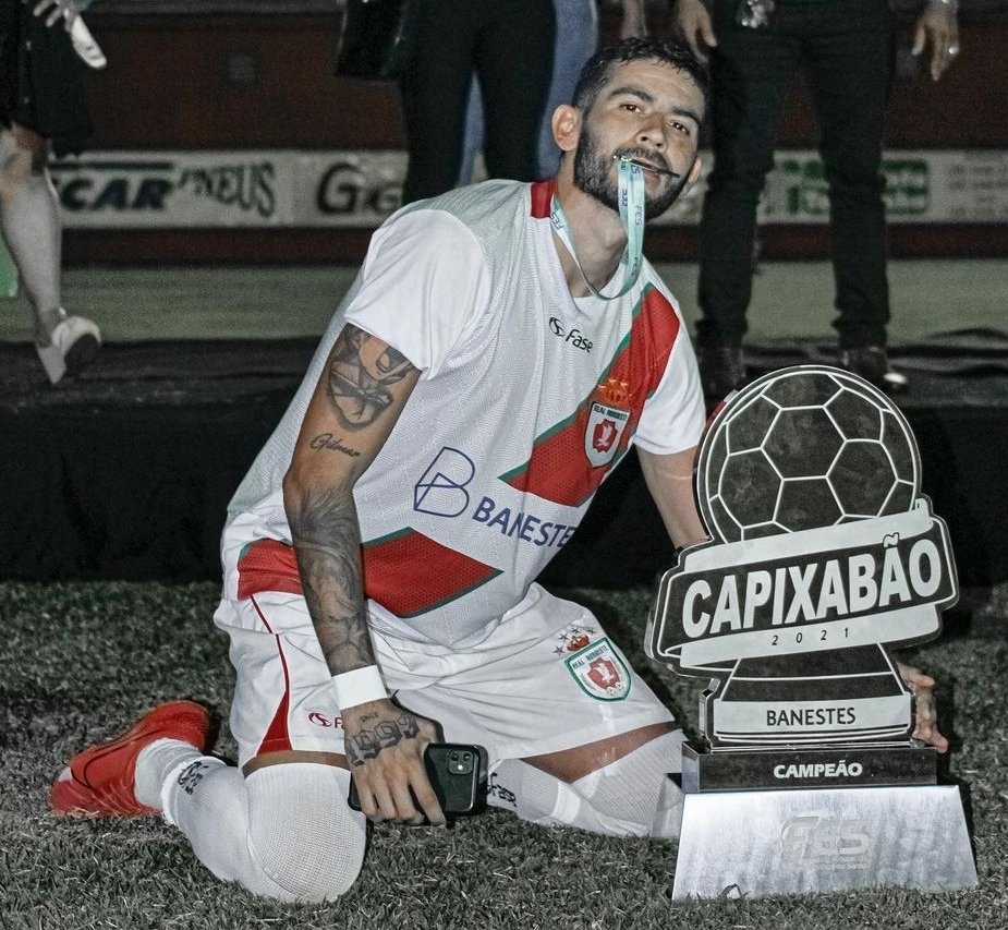 RichardPinheir0's tweet photo. NOVIDADE NO GALO DA VILA!
O meia Gian Carlos, ex-Real Noroeste, Serra e Rio Branco de Venda Nova, vai reforçar o Atlético de Itapemirim no Capixabão 2023.
Jogador de 29 anos foi campeão capixaba em 2021 pelos Merengues Capixabas, e estava no Artsul, do RJ.
#TorcidaES https://t.co/gEqKaOLOpW