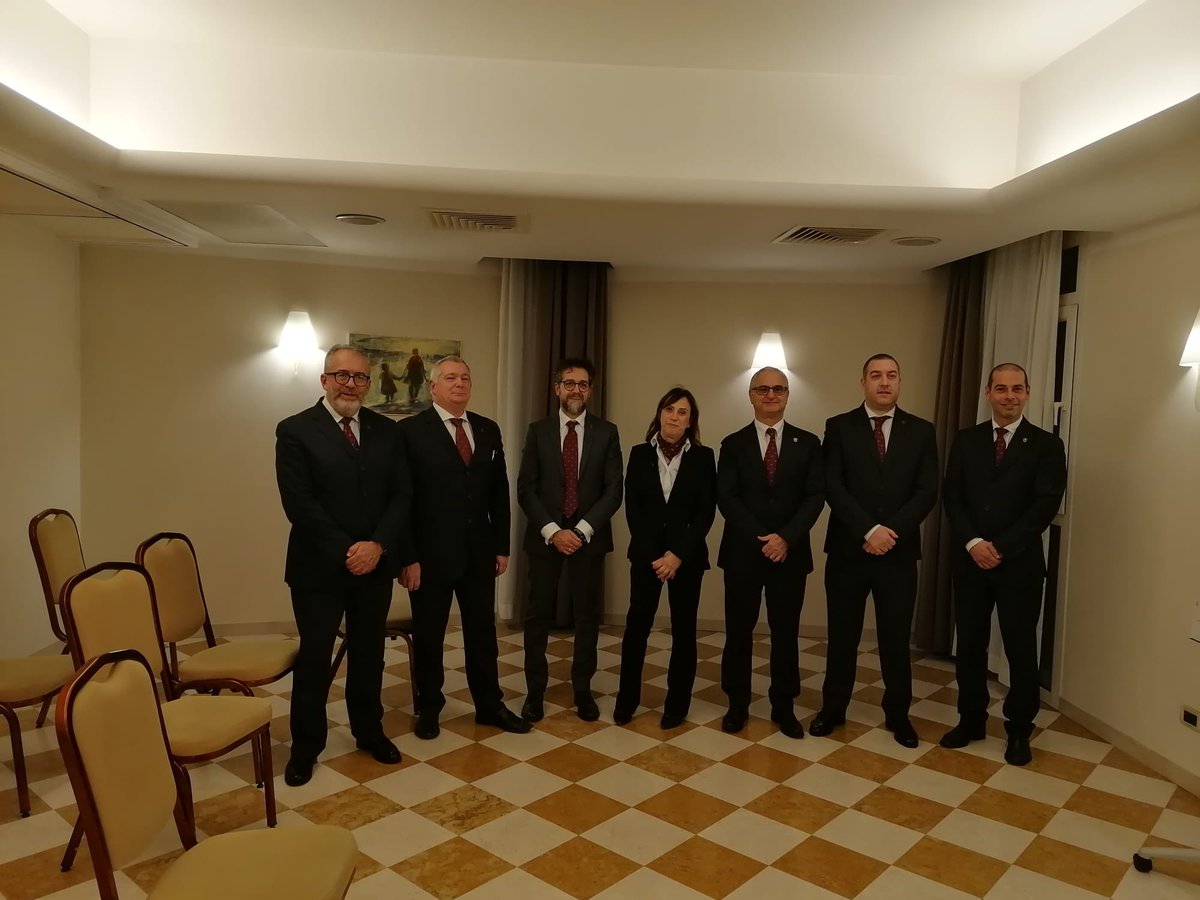 FisarVenice's tweet photo. Ieri sera una partecipata Assemblea dei soci ha eletto il nuovo Consiglio di Delegazione di FISAR Venezia 2023 composto da:
Cabianca Fabio
Ferrari Luca
Masato Roberto 
Bozzato Alberto
De Rossi Lorenzo
Dal Corso Stefano
Cinzia Vanzan https://t.co/5SSrxHWCbr