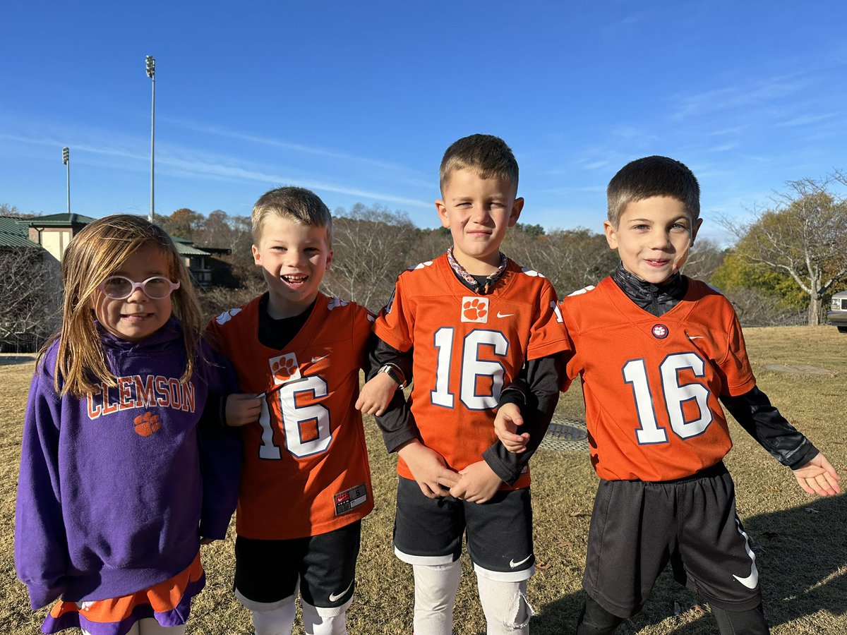 82tigers's tweet photo. Beat the Chickens! #bestinthegame #allin GO TIGERS!! https://t.co/KOdTCpqasJ