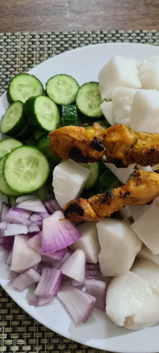 ElitaShafee's tweet photo. Nasib Sate Samuri takde twitter. Kalau ada sila panjangkan. Malu nak letak gambar timun dia. Masam, lembik, berbau. Kena potong timun kat rumah sendiri. Nak bawang pon takde. Tolonglah buat improvement.

#satesamuri
#sate
#makananmalaysia
#foodie https://t.co/PMCf47WVjs