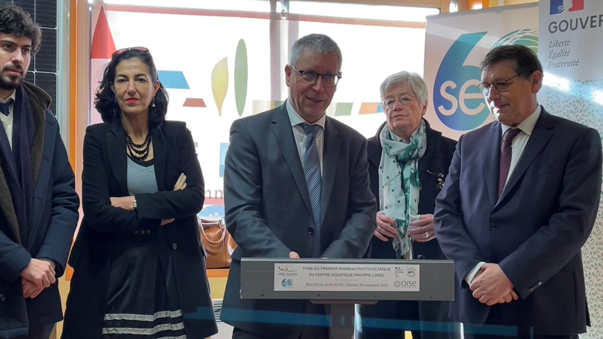 seoise's tweet photo. Lancement du chantier photovoltaïque avec la pose du 1er panneau sur la piscine P.Loisel à Breteuil, la 1ère dans l'Oise sous maîtrise d'ouvrage du #SE60 et avec le soutien financier @Prefet60 @CD_oise https://t.co/WoJsr3BtOZ