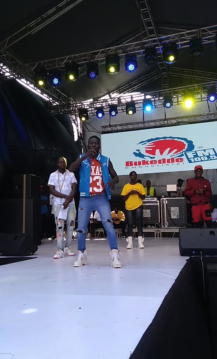 Young Vee Owebikompola tweet media