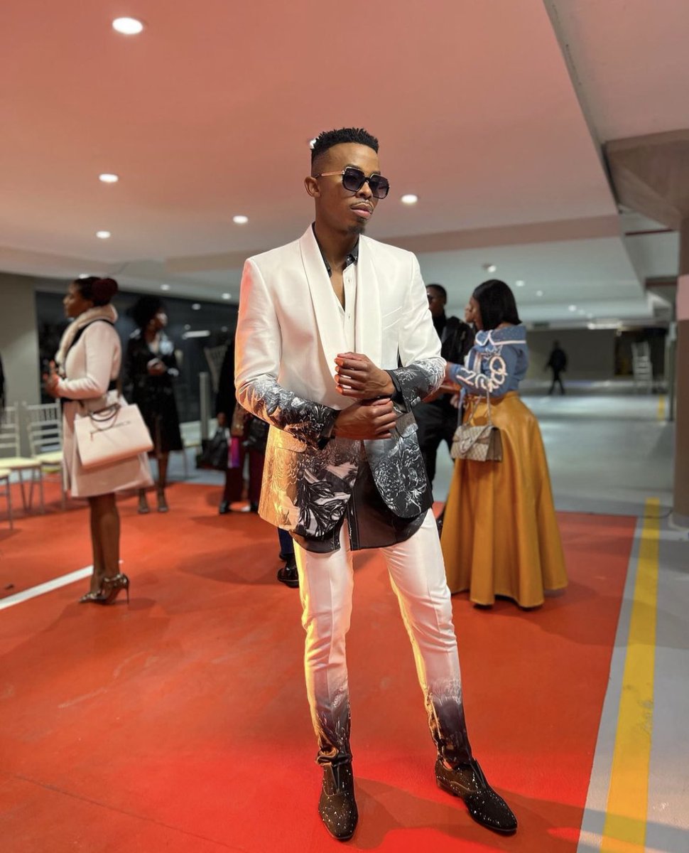 DumoMelaphi's tweet photo. We did it for #LiboNjomba 💃💃💃💃
I'm emotionally happy 🤣🤣🤣

How many months in the industry just 7months after #BBMzansi season 3 you collect your first award as whaaaaaaaat
LIBO THE BEST FASHION INFLUENCER OF THE YEAR

are you kidding me?

CONGRATULATIONS LIBO
#SASMA2022 https://t.co/IGKYANN1zW