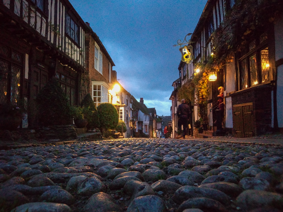 Evening on Mermaid Street in Rye, East Sussex (phone snap). Tonight during my workshop. Rather mediocre conditions throughout the day, but we got a great "blue hour" finale.

#StormHour #ThePhotoHour #Sussex