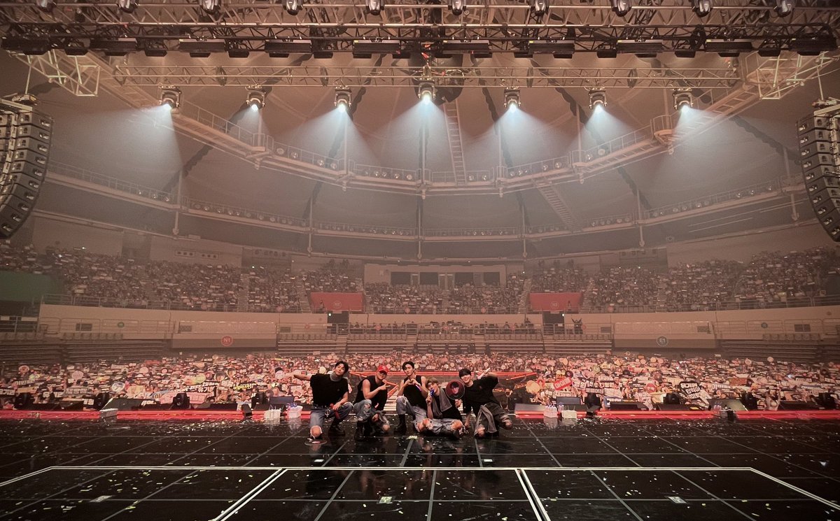 lachiiflower's tweet photo. "But no one knows them" 
Monsta X en seul días 1,2 y 3: 
(Haciendo sold out de los 3 días solo en la preventa) 
#MonstaXMMA #MONSTAX https://t.co/gNTlC3gEK1