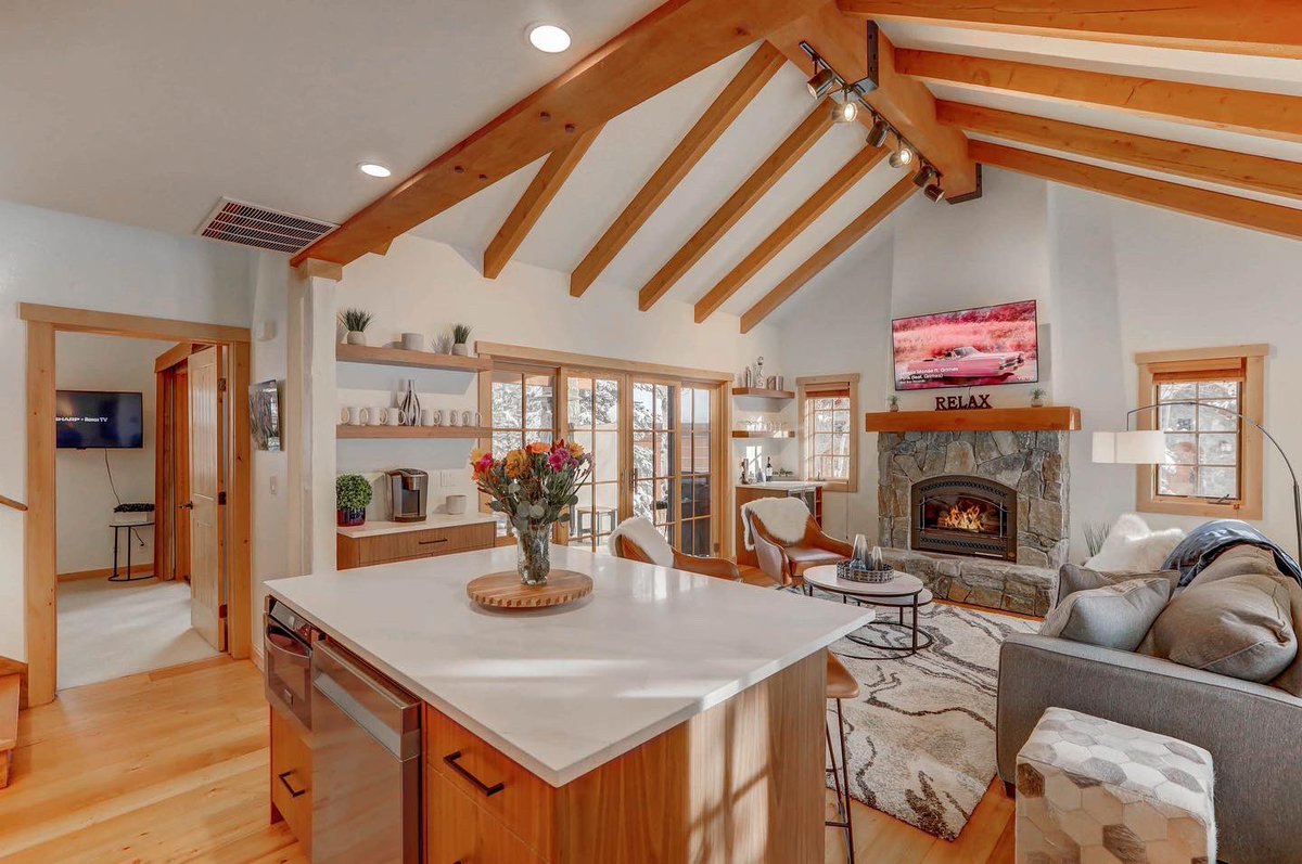 TSears21's tweet photo. Executive Rental in Tamarack Resort! 

https://t.co/q67gFxDsVJ https://t.co/5EQ5eHTseK
