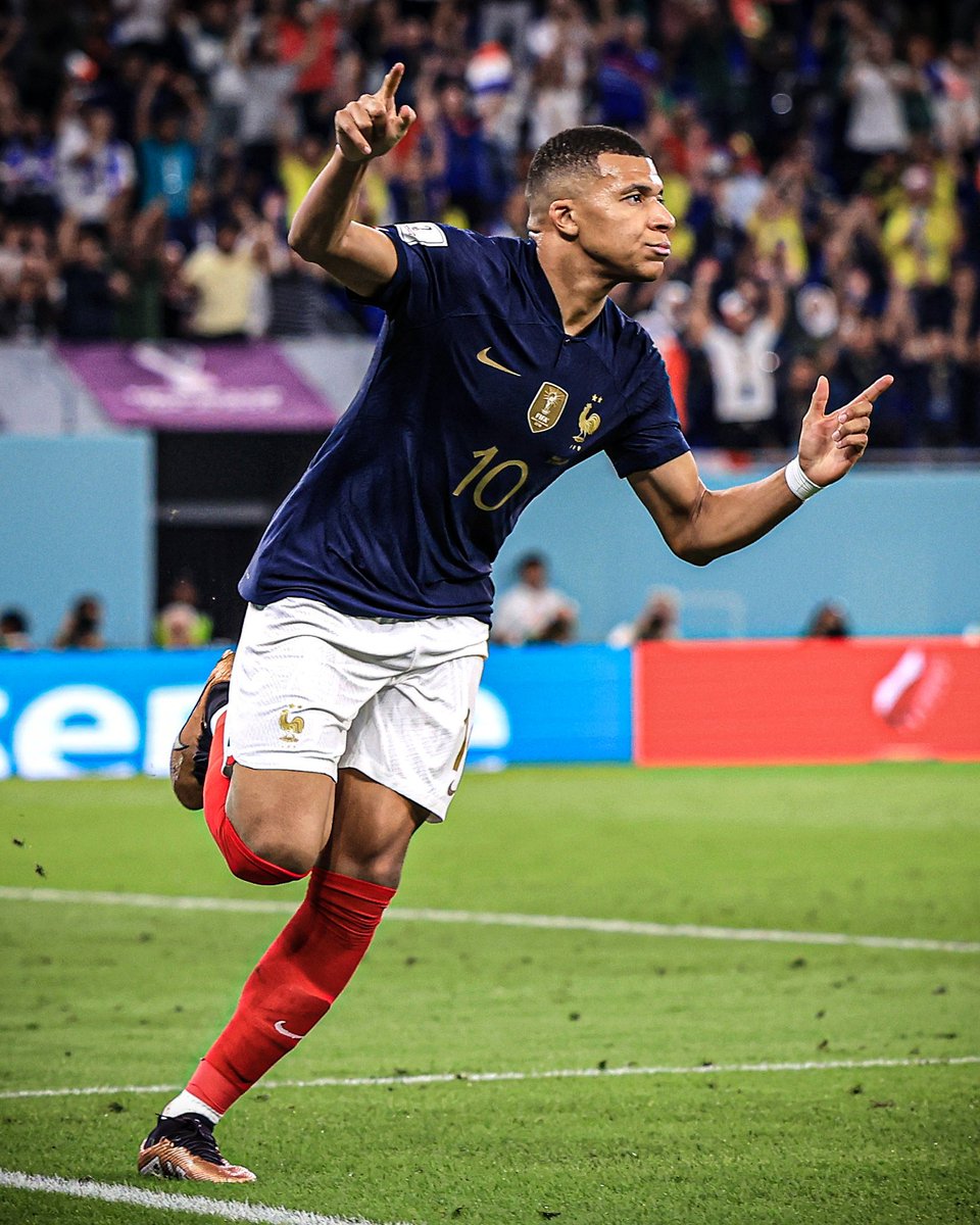 _blacktesla's tweet photo. The Mbappe - Haaland debate is eerily similar to the Messi - Ronaldo debate. Mbappe is the better all-round player like Messi while Haaland is like prime Ronaldo, banging in goals like it's a joke. https://t.co/TllIMm6f4Z
