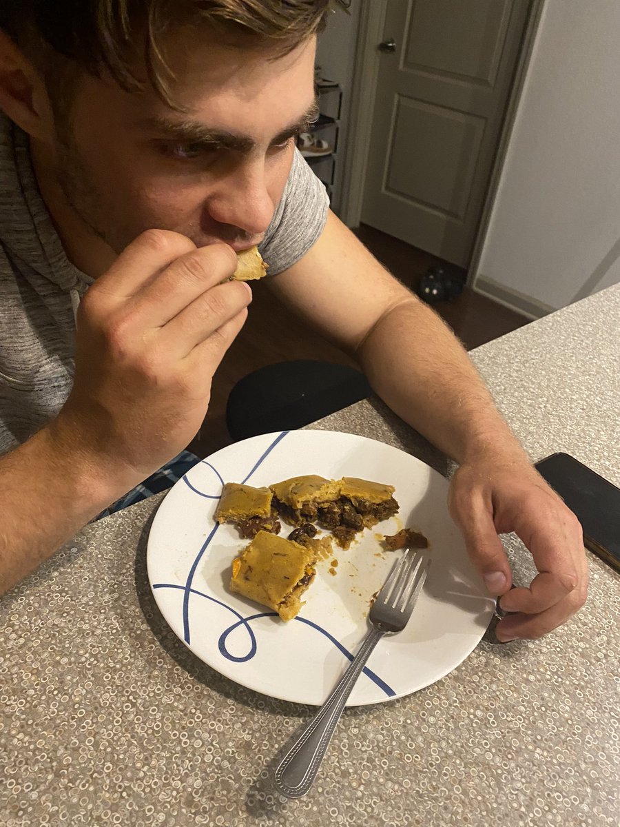 Gabyhernandez6_'s tweet photo. I made him eat the hallacas jajaja he loved it and he also gave me a Rumanian sweets that it was really good I ate all of them jajjaja https://t.co/CQEU0ZFS28