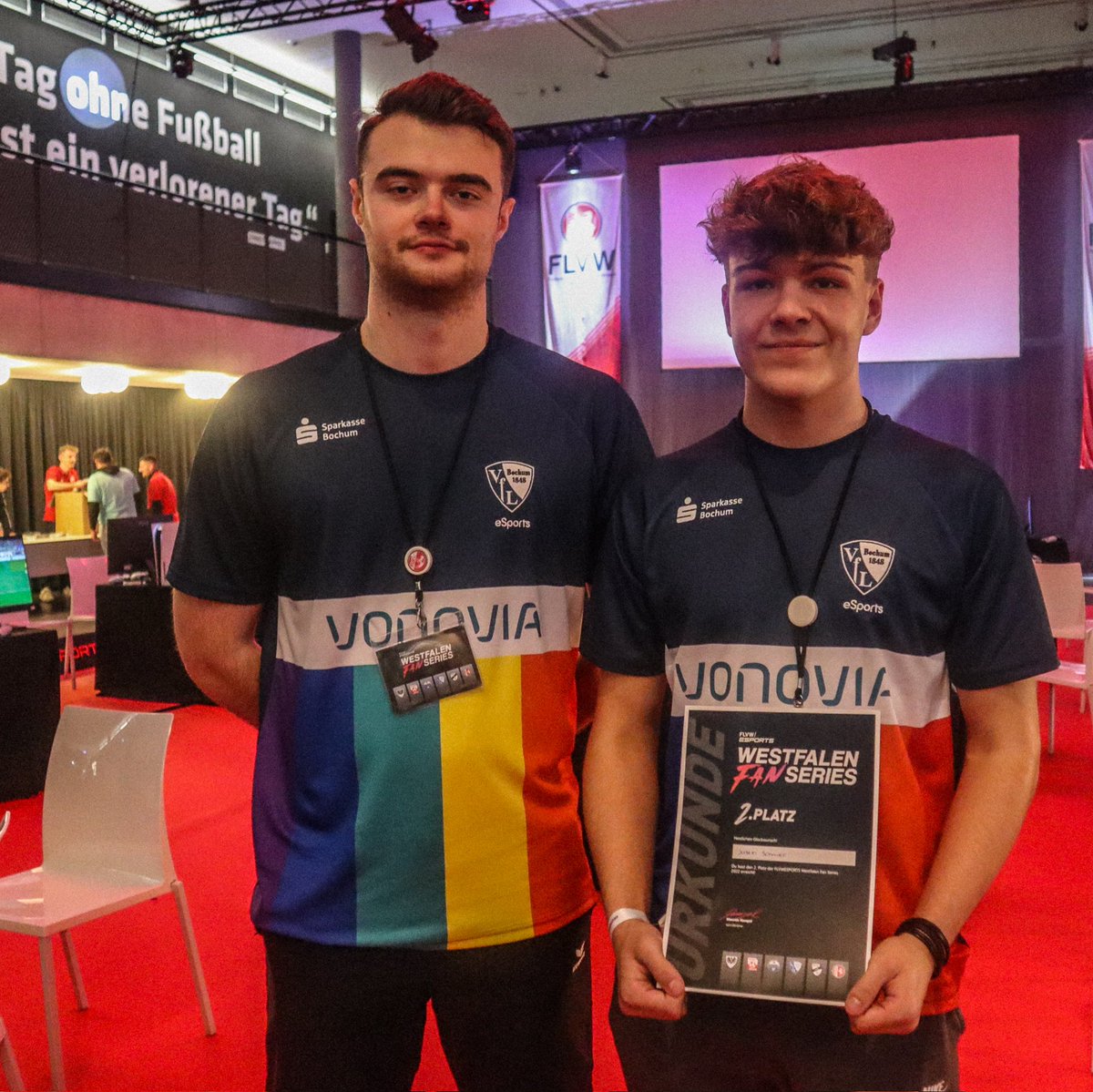 Die @flvw_esports Westfalen Fan Series sind durchaus erfolgreich gewesen! <a href="/JstinFIFA/">B04_Jstin</a> wird Zweiter, <a href="/sneppdep/">René Müller</a> Vierter 👏 Die beiden dürfen sich auf jeden Fall über eine Einladung zum nächsten eTalentwerk Sichtungslehrgang freuen! Insgesamt tolle Leistung aller Qualifikanten! 🙌