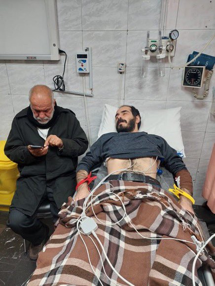 notyourava_'s tweet photo. بعد از آزادی باید یه مجسمه از #حسین_رونقی به عنوان نماد شجاعت،مقاومت و آزادی‌خواهی بسازیم🤍
#مهسا_امینی https://t.co/FfDRx7RlAG