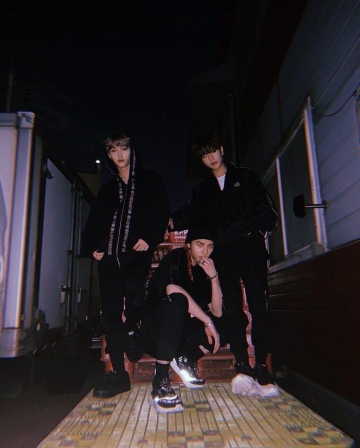 ㅤㅤ
     
     11.27.2022
     <•> ayaw mag pose ng maayos
            kapagod na 
ㅤ
ㅤ