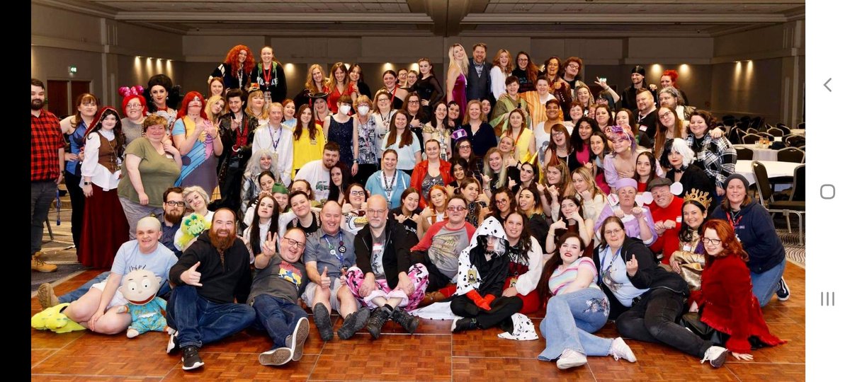 Hel_TCW's tweet photo. Davey for taking this pic of everyone after #Enchanted4 https://t.co/utLL4LEPrO