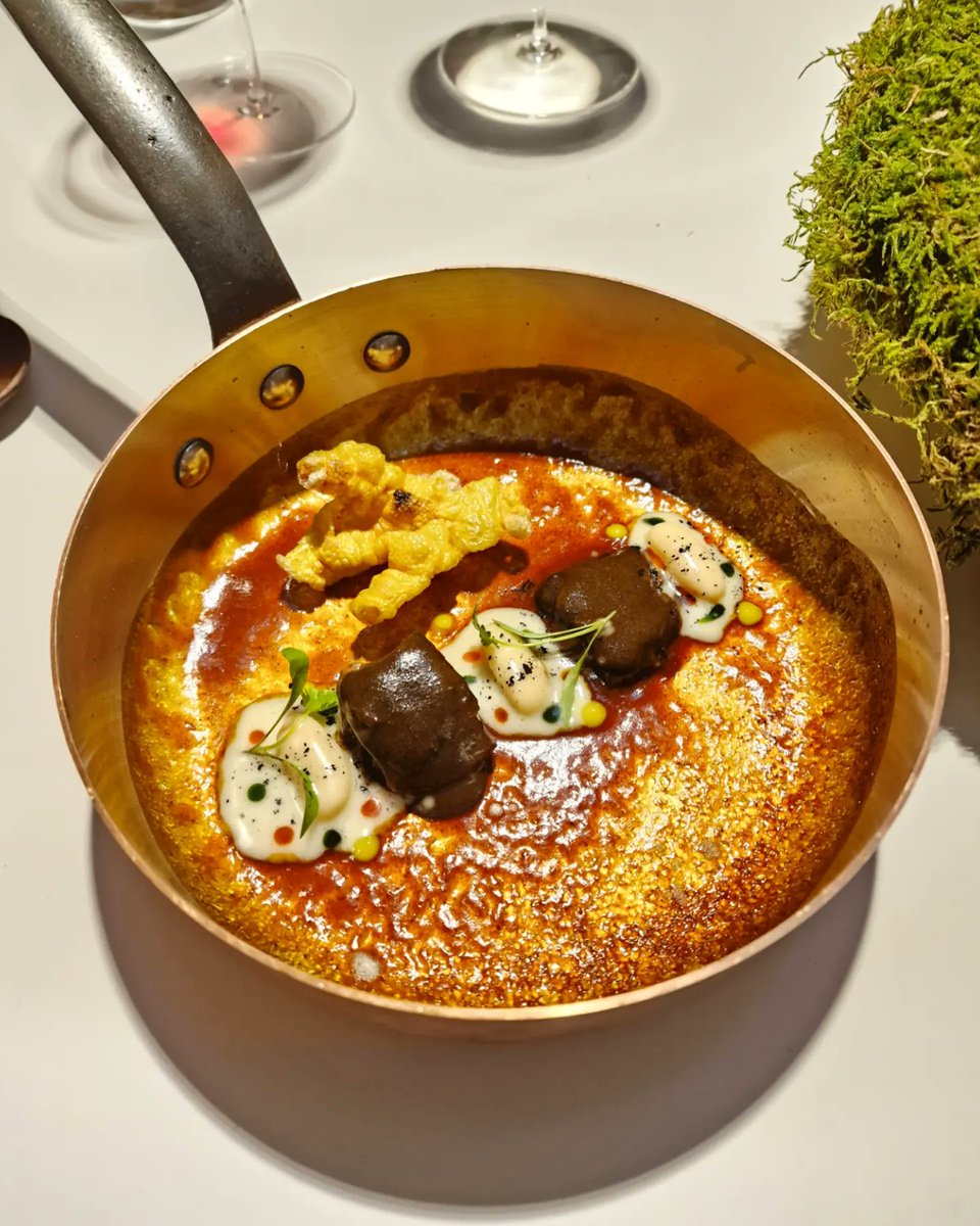 ChemaV's tweet image. #DiverXo es aquí y es ahora, si tienen la oportunidad, no lo duden, acudan! Hay cosas difíciles de describir con palabras, hay que vivirlas. Intentar contarlas o mostrarlas es vano.  
.
#Madrid #toprestaurants #restaurantsmadrid #foodmadrid #michelinrestaurant #worldtopchef