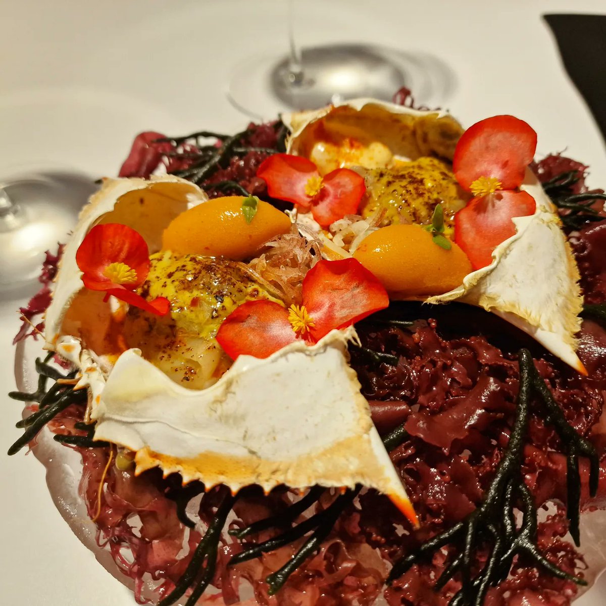 ChemaV's tweet image. #DiverXo es aquí y es ahora, si tienen la oportunidad, no lo duden, acudan! Hay cosas difíciles de describir con palabras, hay que vivirlas. Intentar contarlas o mostrarlas es vano.  
.
#Madrid #toprestaurants #restaurantsmadrid #foodmadrid #michelinrestaurant #worldtopchef