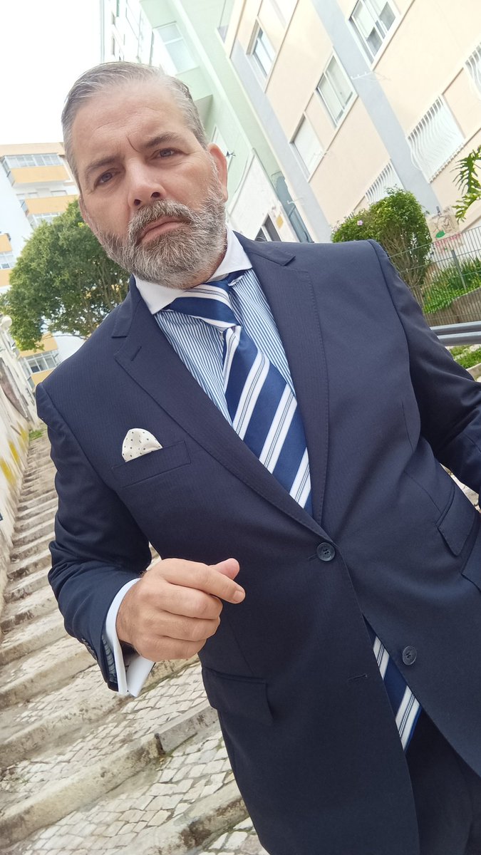 1971ASoares's tweet photo. Saturday suit.
#suit
#suited
#beclassicbesmart
#suitandtie
#formal
#cutway
#whitecollar
#Businessman https://t.co/EPPsBgNOeI
