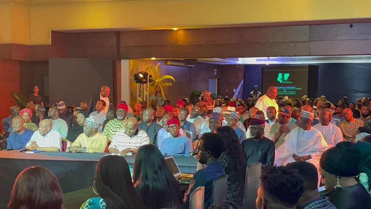 Zayyan_ubandoma's tweet image. Atiku announced the creation for the Office Special Assistant on creative Industry after having a robust round table discussion with the representatives of the industries. This is the Man! 

#AtikuMeetsCreativeIndustry