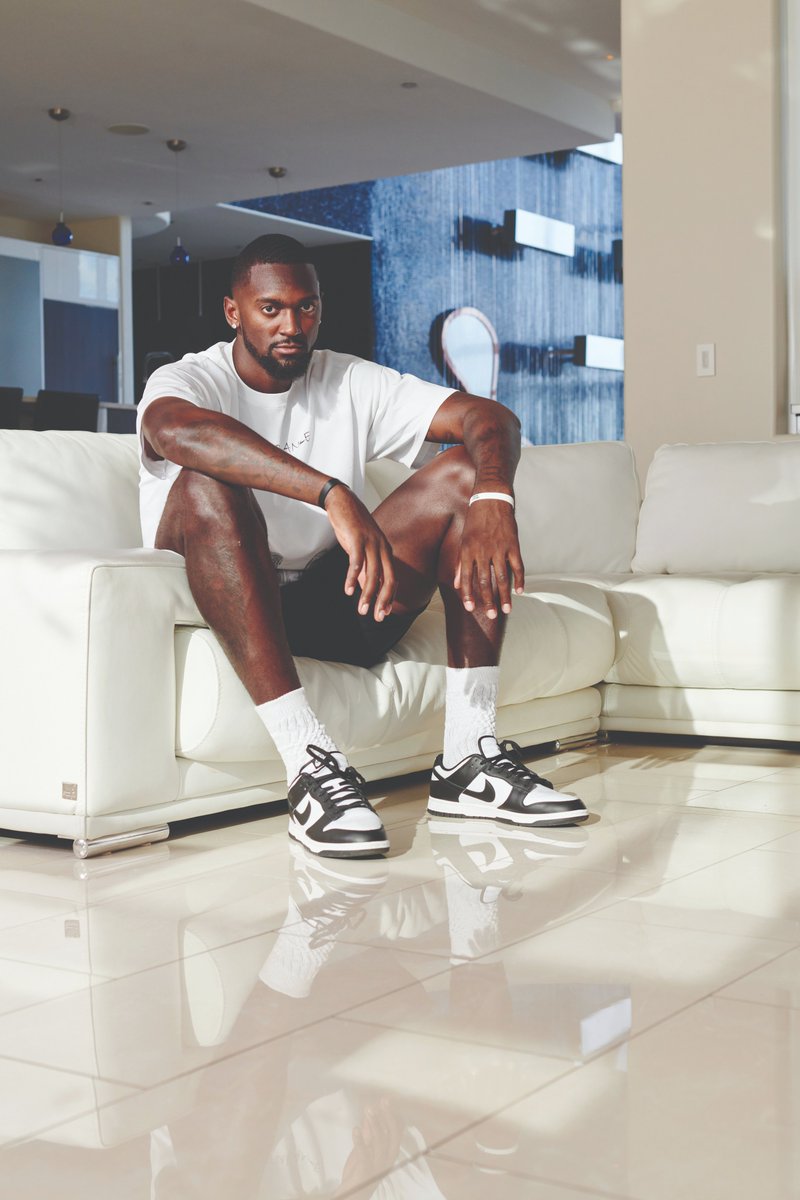 Bucks's tweet photo. The Mayor Of Milwaukee is a Cover Star. 🤩 

Check out @milwaukeemag's December Issue featuring our very own, @BPortistime. https://t.co/GQpQ1UOYET