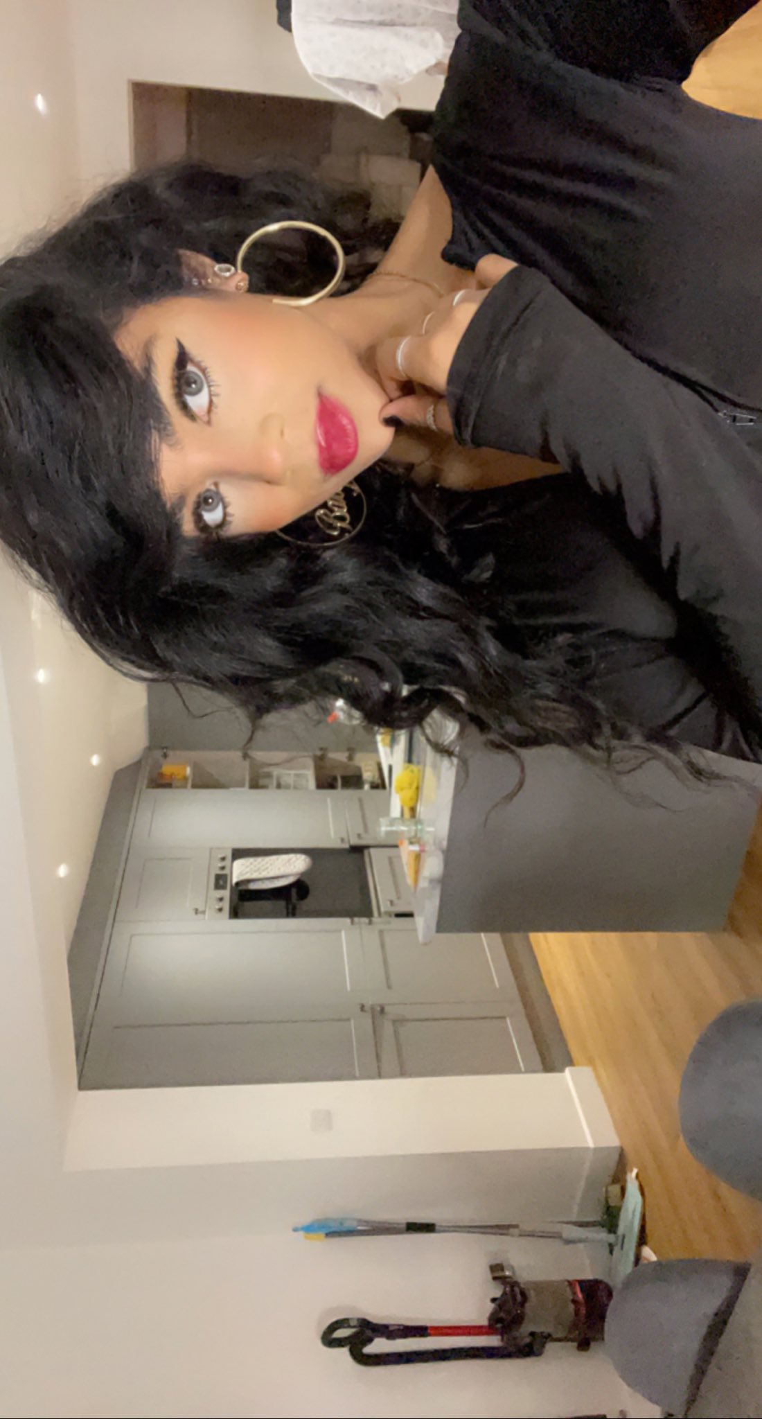 SUNPI🍄 on Twitter: "A red lip. https://t.co/yUtb5vpfxk" / Twitter