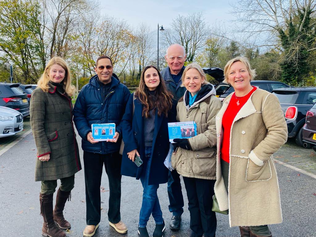 tania_mathias's tweet photo. Politics on the doorstep can be very enjoyable- supporting exceptional #Conservative colleagues @EtonCastle @samanthajrayner @shamsulshelim @naz_cllr who make a difference to their communities. A bonus to do this with similarly exceptional #Conservatives @buddhi_w @gallantjulian https://t.co/on46MCJur5