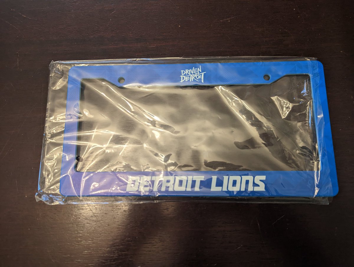 StuMcCallister's tweet image. I was lucky enough to go the Bills/Lions game on Thanksgiving. Got a bunch of @lions swag. I figure a Lions fan would like it more than me. Want em? Do 2 things-

1- RT the post
2- Tag a Lions fan.

I'll pick a winner Mon. #LionsFans #DetroitLions #restoretheroar #Lions