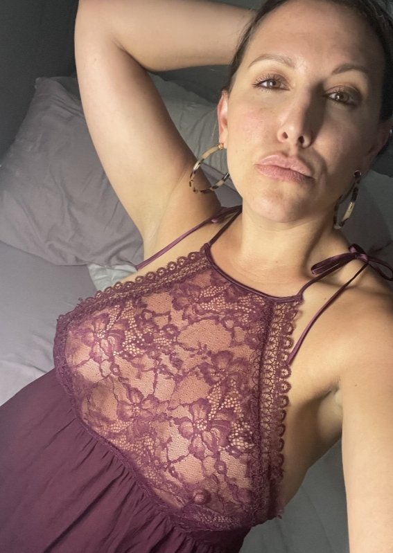 Beğenip bol yorum yapanlar dm atsın nude atayım onlara 💋