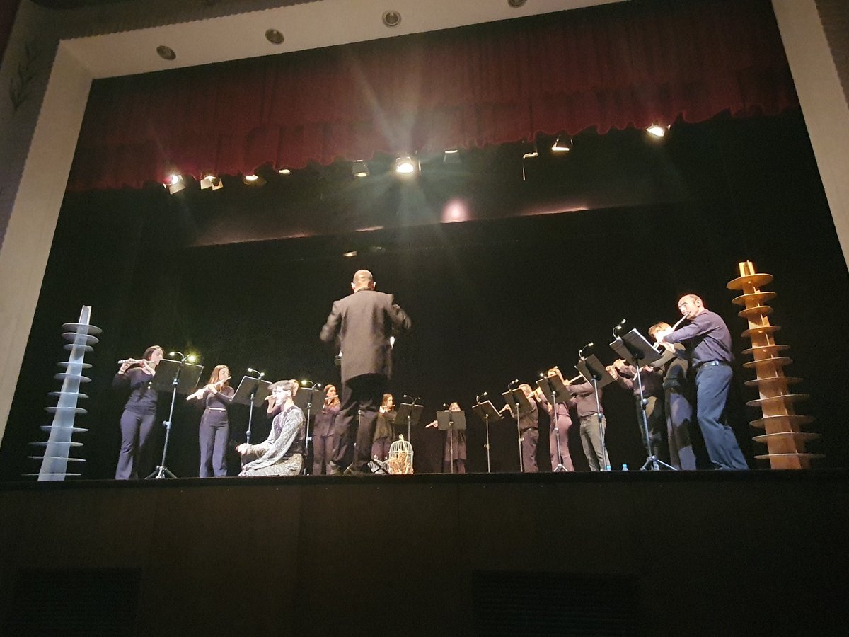 pep_busquets's tweet photo. "Deia" en Mozart: Què és pitjor que una flauta?. Dues flautes. Doncs no és el cas de Flaustaff. Al concert d'aquesta tarda, les 12 flautes ens han fascinat. Enhorabona! Un gran concert. Perseverança i anar-hi! 
#EMMJoanValls #Flaustaff @CaldesCasino https://t.co/MmMX9iHU78