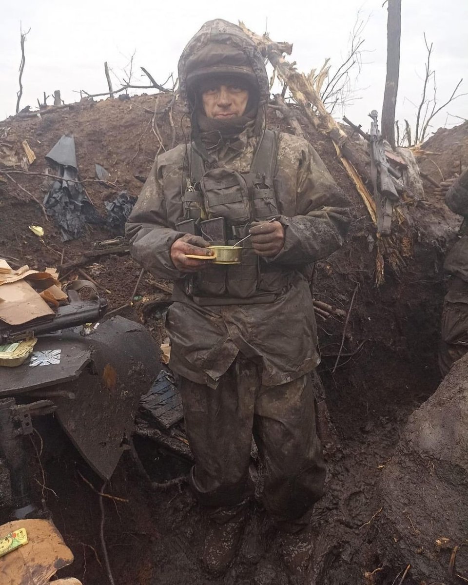 DefenceU's tweet photo. Bon Appétit from Bakhmut
📸 Viktor Borinets https://t.co/XavV2l4RzI