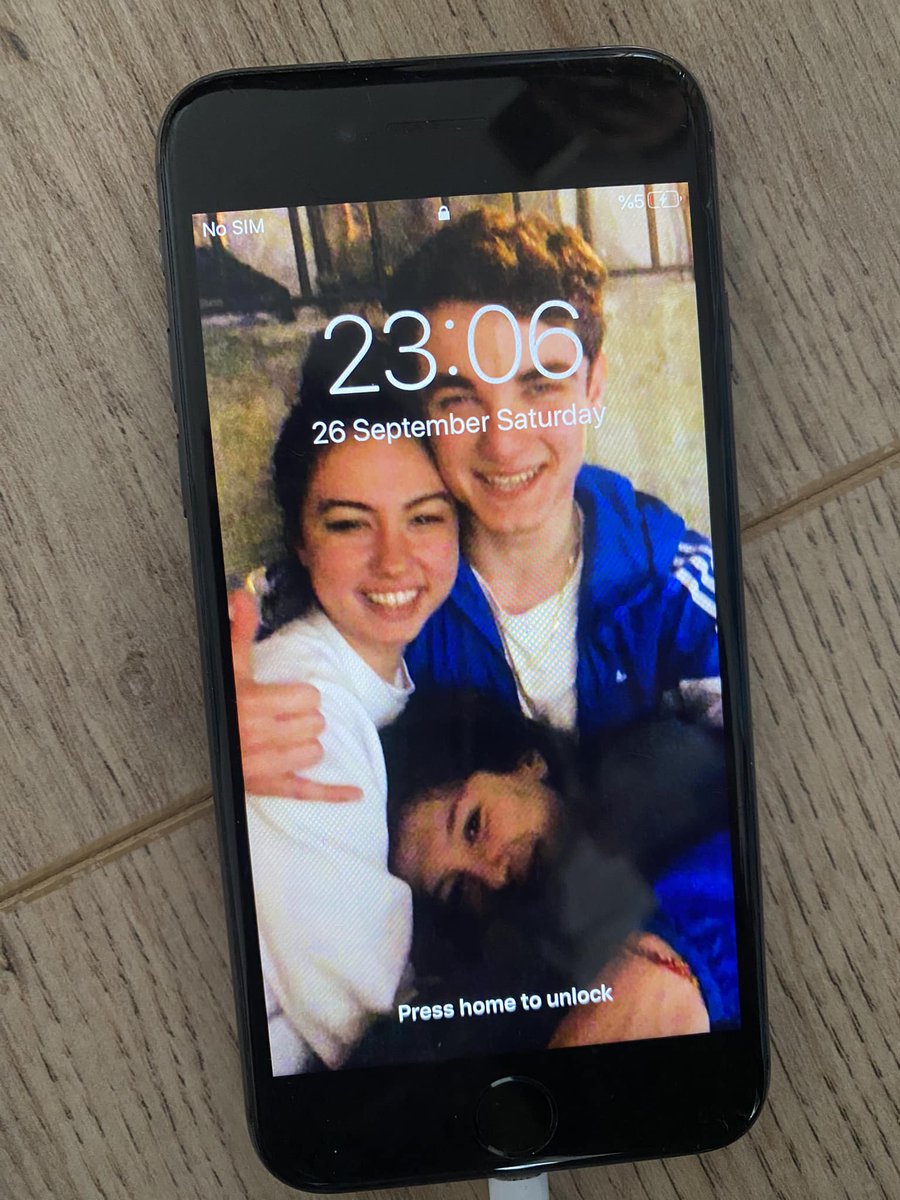 8BitBas's tweet photo. This phone was found in #Rotterdam, probably lost by a tourist, given the English language setting. Let's find the owner, so please share!
#LostAndFound #Gevonden #ThePowerOfTwitter #dtv https://t.co/tu8ChEiwXK