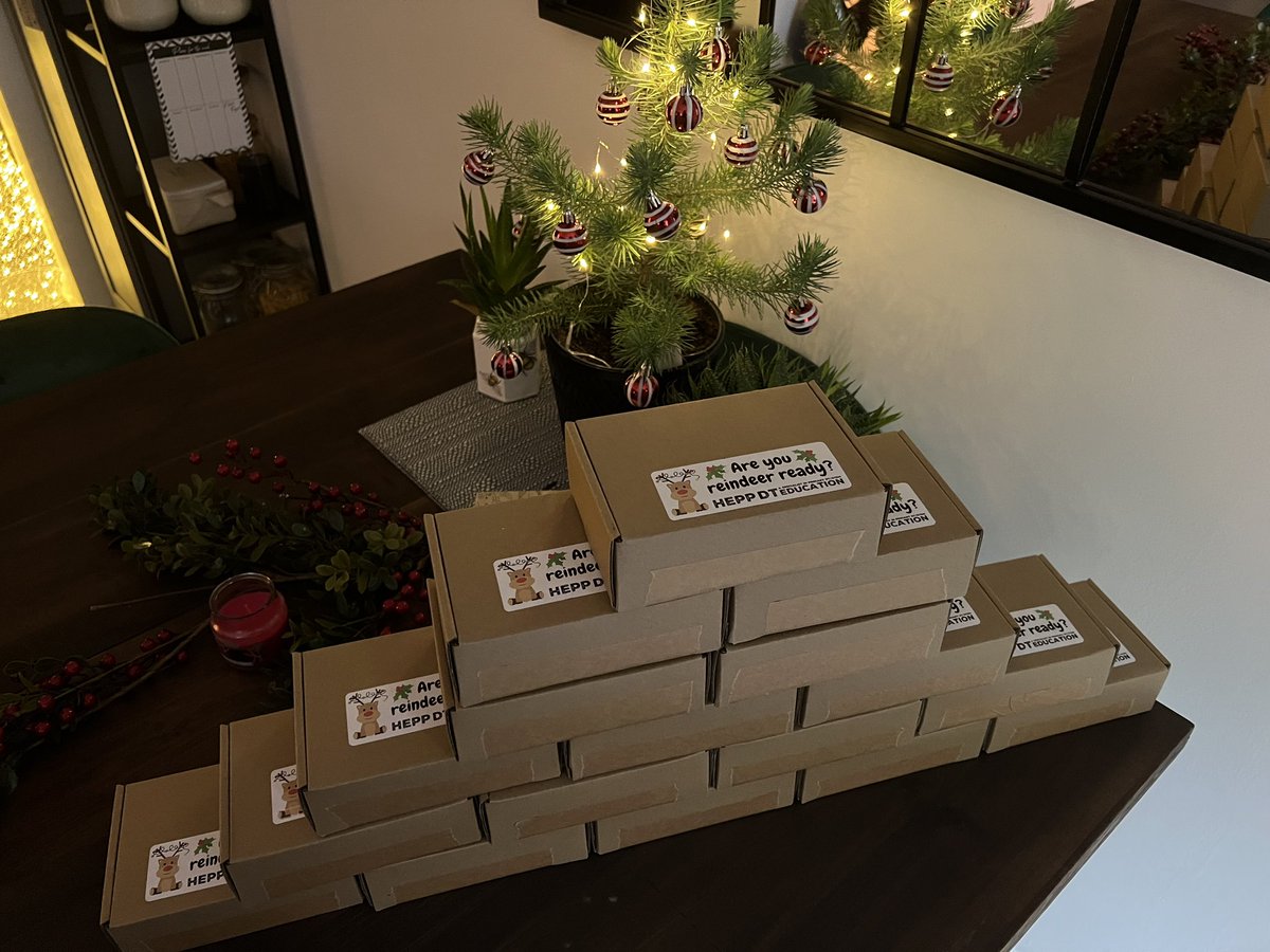 heppdt's tweet photo. First load of reindeer in a box DT kits being shipped out! Yours for only ยฃ10 plus P&P! #reindeerinabox #DTinaBox https://t.co/lkFADAxrAs