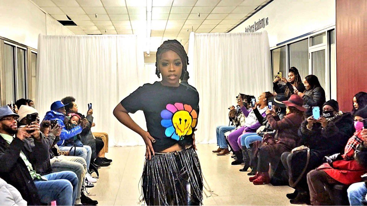 lex_cee's tweet image. 🚨Black Friday deals are still going 🚨
Use my code “ERCLLEX” for extra $$$ off !! 

Head over to IG: eriicolethebrand 
🔗 shoperiicole.com