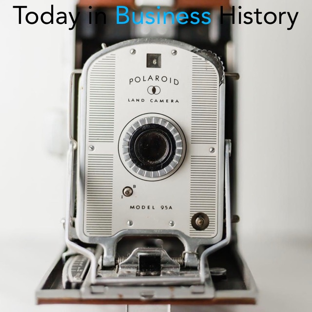 TodayinBusiness's tweet photo. TODAY IN BUSINESS HISTORY: Nov 26, 1948, the first polaroid camera sold in Boston, at the Jordan Marsh department store, for $89.75.
-
#camera #firstsold #cameracollector #inventor #founder #entrepreneur #dreamer #business https://t.co/l5sIjwPmIW