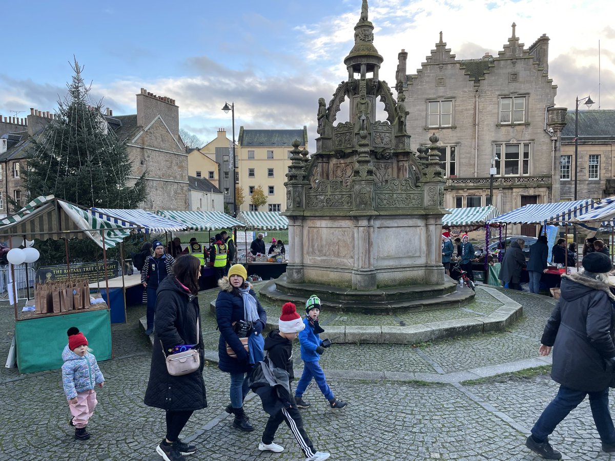 RadioGrapevine's tweet photo. Christmas is coming to Linlithgow and we’re here for the Advent Fayre and lighting up of the Christmas tree. https://t.co/ssSPcgE9mO